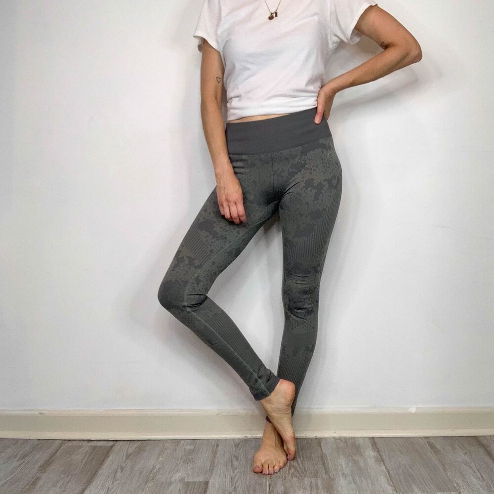 VARLEY mid rise green snakeskin leggings camo athleisure yoga 2992